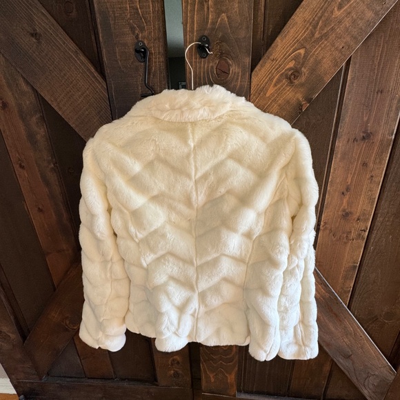 White fur coat - Picture 2 of 3